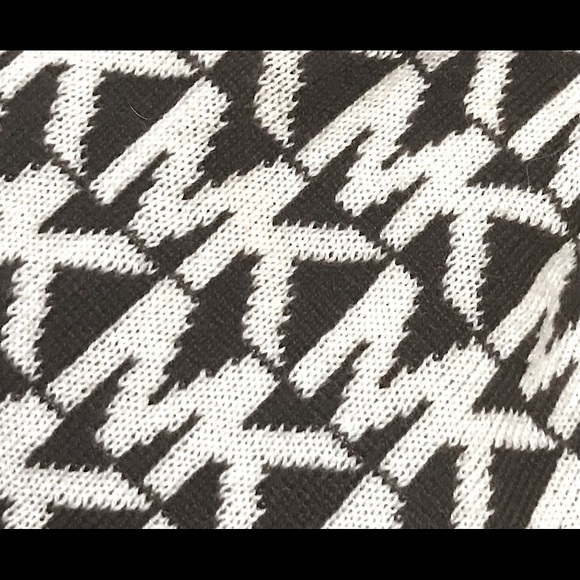 🆕🔥MK SUPER CUTE&SUPER SOFT&CHIC SLOUCH BEANIE!!CHOCALTE BROWN&WHITE/OFF WHITE - Picture 2 of 7